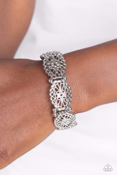 CURLY CHIC - SILVER FILIGREE DISC STRETCHY BRACELET - PAPARAZZI