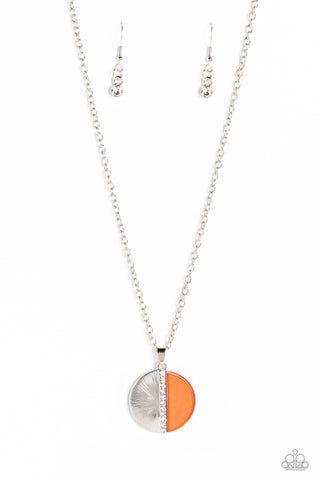 CAPTIVATING CONTRAST - ORANGE SILVER CIRCLE SHORT NECKLACE - PAPARAZZI