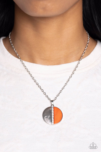 CAPTIVATING CONTRAST - ORANGE SILVER CIRCLE SHORT NECKLACE - PAPARAZZI