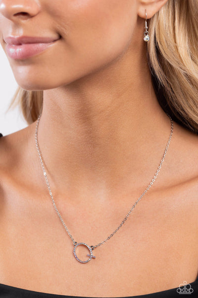 INITIALLY YOURS - Q - MULTI IRIDESCENT RHINESTONE SILVER LETTER SHORT NECKLACE - PAPARAZZI