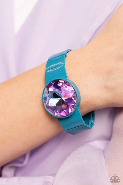 EXAGGERATED EGO - BLUE PAINTED FRAME PURPLE UV SHIMMER GEM STRETCHY BRACELET - PAPARAZZI - LIFE OF THE PARTY SEPTEMBER 2023