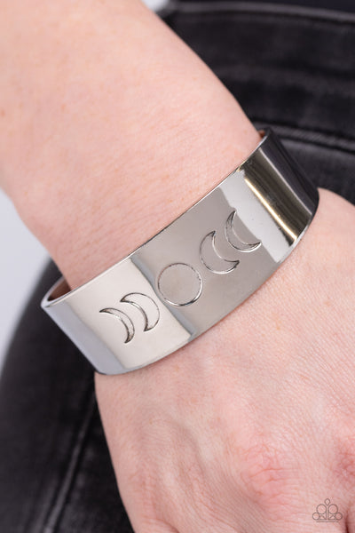 LUNAR EFFECT - SILVER MOON PHASES CUFF BRACELET - PAPARAZZI