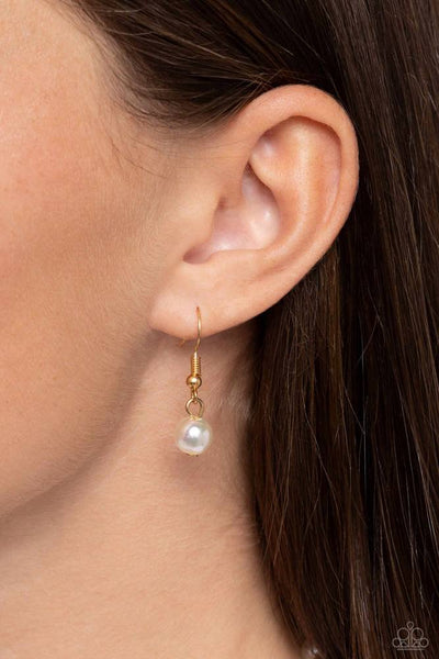 DUAL DAYDREAM - WHITE PEARL GOLD SHORT NECKLACE - PAPARAZZI