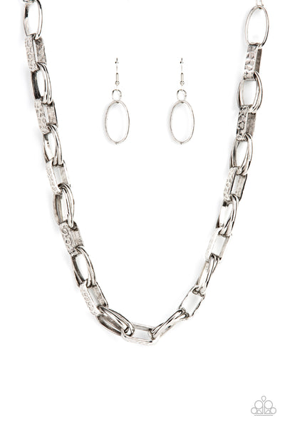 MOTLEY IN MOTION - SILVER LARGE HAMMERED LINK SHORT NECKLACE - PAPARAZZI