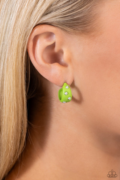 COVER PEARL - GREEN WITH WHITE PEARL TINY HOOP EARRINGS - PAPARAZZI