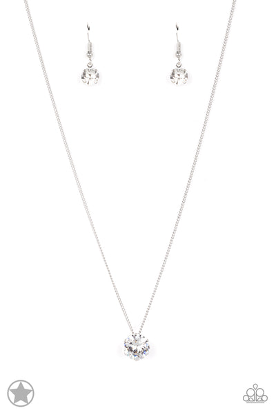 WHAT A GEM - PAPARAZZI - WHITE RHINESTONE SHORT PENDANT NECKLACE