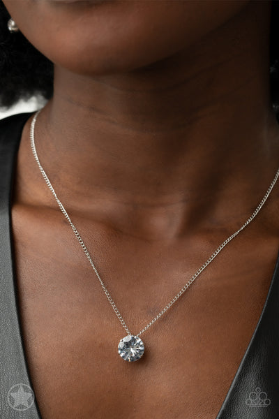 WHAT A GEM - PAPARAZZI - WHITE RHINESTONE SHORT PENDANT NECKLACE