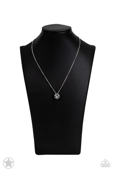 WHAT A GEM - PAPARAZZI - WHITE RHINESTONE SHORT PENDANT NECKLACE