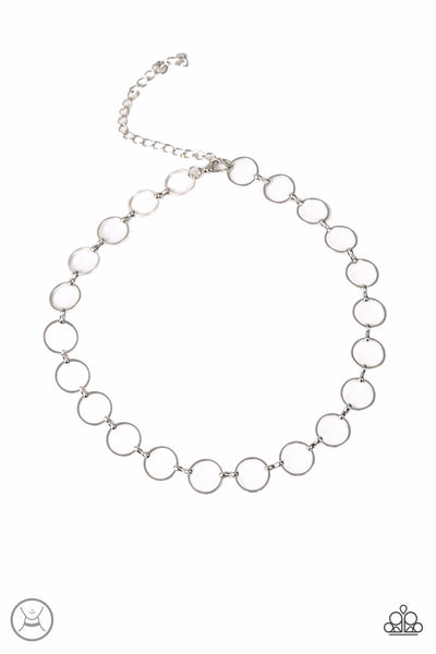 METRO SPUNK - SILVER CIRCLE LINK CHOKER NECKLACE - PAPARAZZI