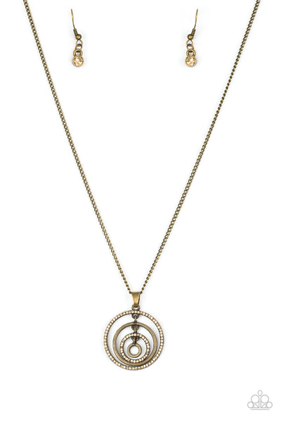 UPPER EAST SIDE - BRASS CIRCULAR FRAME TOPAZ RHINESTONE PENDANT NECKLACE - PAPARAZZI