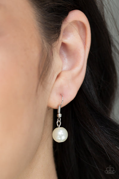 WOMAN OF THE CENTURY - WHITE PEARL LAYERED SHORT NECKLACE - PAPARAZZ