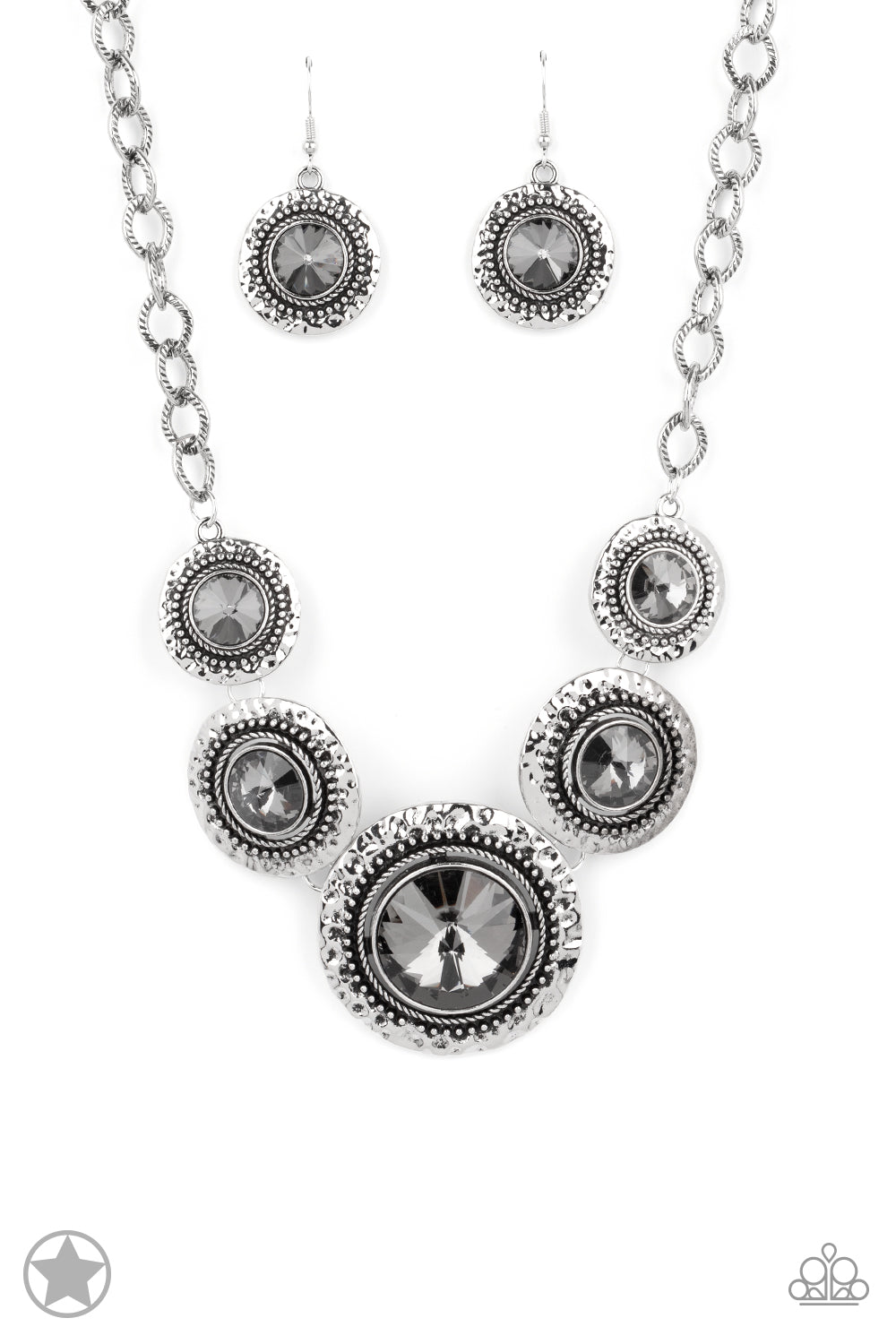 GLOBAL GLAMOUR - PAPARAZZI - SILVER SMOKY GEM SILVER STUDDED FRAME STATEMENT NECKLACE - BLOCKBUSTER