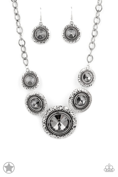GLOBAL GLAMOUR - PAPARAZZI - SILVER SMOKY GEM SILVER STUDDED FRAME STATEMENT NECKLACE - BLOCKBUSTER