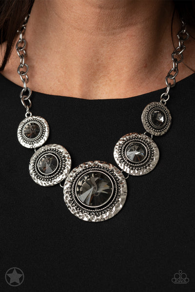 GLOBAL GLAMOUR - PAPARAZZI - SILVER SMOKY GEM SILVER STUDDED FRAME STATEMENT NECKLACE - BLOCKBUSTER