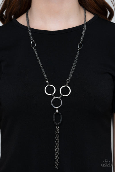 METRO MECHANICS - BLACK HAMMERED GUNMETAL NECKLACE - PAPARAZZI