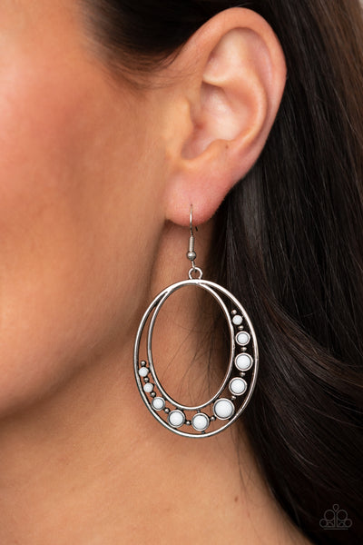 CRESCENT COVE - WHITE BEAD SILVER OVAL EARRINGS - PAPARAZZ