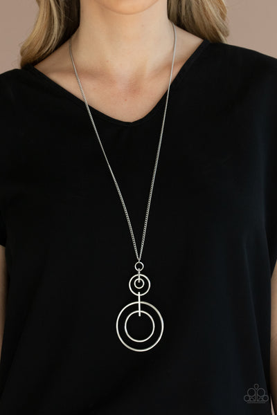 THE INNER WORKINGS - SILVER CIRCLE PENDANT NECKLACE - PAPARAZZI