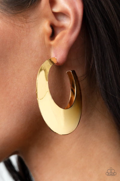 GOING OVAL-BOARD - GOLD BEVELED CIRLE HOOP EARRINGS - PAPARAZZI