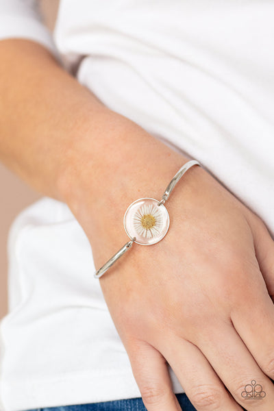 COTTAGE SEASON - WHITE PRESSED FLOWER SILVER BRACELET - PAPARAZZI