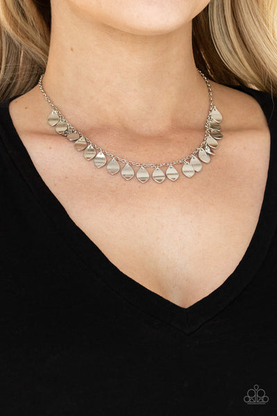 DAINTY DISCOVERY - SILVER DISC NECKLACE - PAPARAZZI