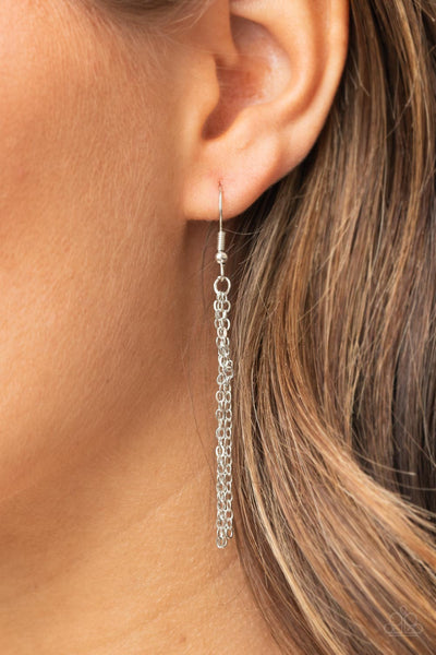 CHAOS COORDINATOR - SILVER STAMPED DAINTY NECKLACE - PAPARAZZI