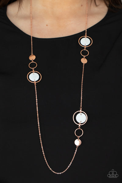 LAGUNA LOUNGE - COPPER SHINY CIRCLE WHITE SHELL-LIKE DISC NECKLACE - PAPARAZZI