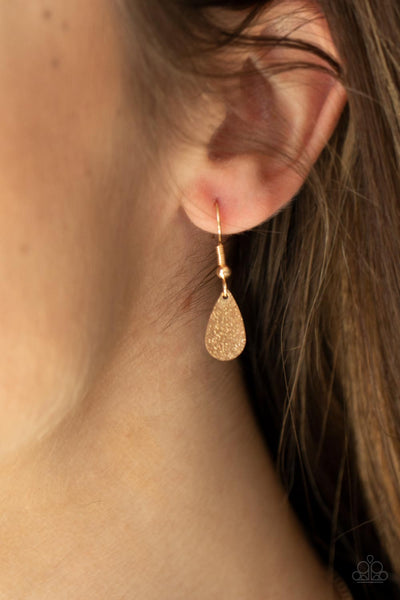 EASTERN CHIME ZONE - GOLD DAINTY TEARDROP DISC NECKLACE - PAPARAZZI