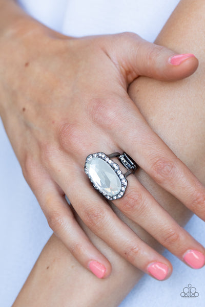BLING TO HEEL - BLACK GEM SILVER RING - PAPARAZZI