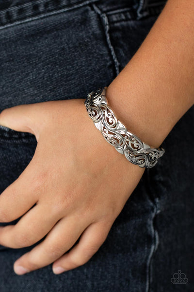 PAISLEY PORTICO - SILVER PAISLEY PATTERN STRETCHY BRACELET - PAPARAZZI