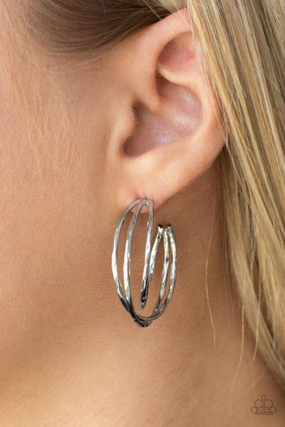 CITY CONTOUR - SILVER WAVY SMALL HOOP EARRINGS - PAPARAZZI