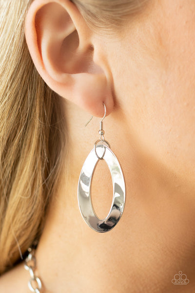 METALHEAD COUNT - SILVER OVAL NECKLACE - PAPARAZZI