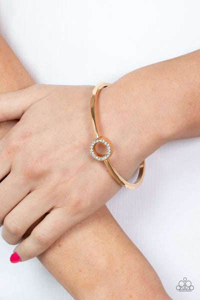 CENTER COUTURE - GOLD WITH WHITE RHINESTONE CIRCLE BANGLE BRACELET - PAPARAZZI
