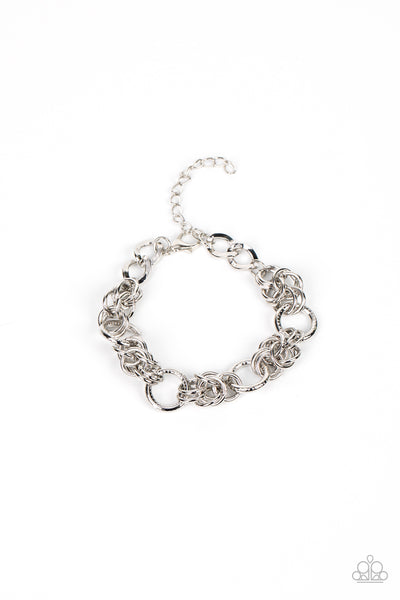BIG CITY CHIC - SILVER CIRCLE LINK BRACELET - PAPARAZZI