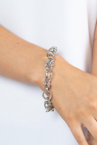 BIG CITY CHIC - SILVER CIRCLE LINK BRACELET - PAPARAZZI