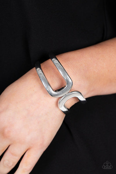 INDUSTRIAL EMPRESS - SILVER HINGED BRACELET - PAPARAZZI