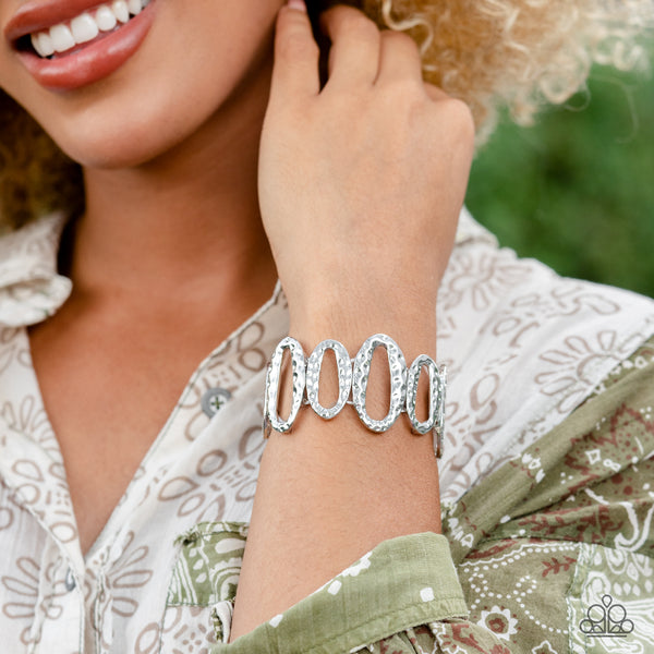 HOMESTEAD HEIRLOOM - SILVER OVAL STRETCHY BRACELET - PAPARAZZI