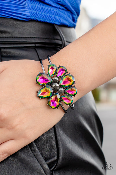 DAUNTLESS IS MORE - MULTI OIL SPILL GEM GUNMETAL HINGED BRACELET - PAPARAZZI LIFE OF THE PARTY OCTOBER 2022