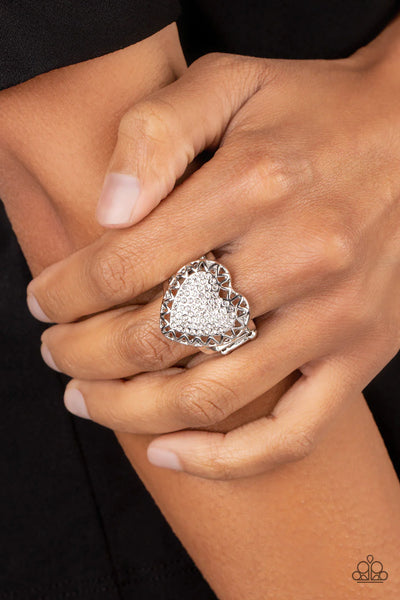 ROMANTIC ESCAPE - WHITE RHINESTONE SILVER HEART RING - PAPARAZZI