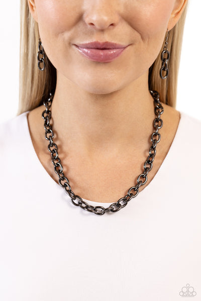 THINGS HAVE CHAIN-GED - BLACK GUNMETAL CHAIN SHORT NECKLACE - PAPARAZZI