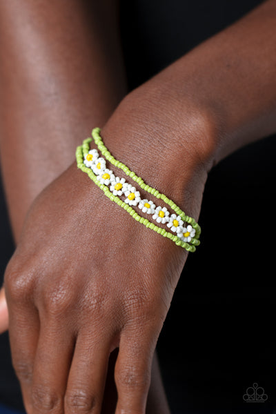 BUZZWORTHY BOTANICALS - WHITE AND GREEN SEED BEAD FLOWER STRETCHY BRACELET - PAPARAZZI