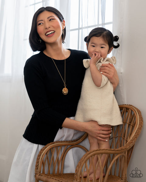 FLOWERS FOR MAMA - GOLD FLORAL "MAMA" STAMPED NECKLACE - PAPARAZZI