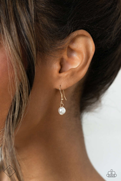AUDACIOUSLY AUSTEN - GOLD CHAIN WHITE RHINESTONE AND PEARL LAYERED NECKLACE - PAPARAZZI FASHION FIX FEBRUARY 2023