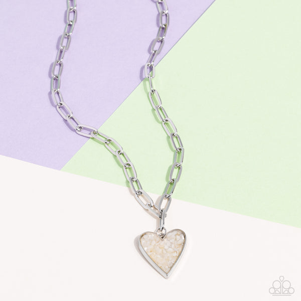 KISS AND SHELL - WHITE SHELL FLECK HEART SILVER NECKLACE - PAPARAZZI