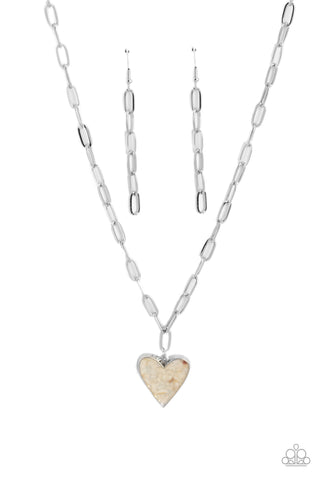 KISS AND SHELL - WHITE SHELL FLECK HEART SILVER NECKLACE - PAPARAZZI