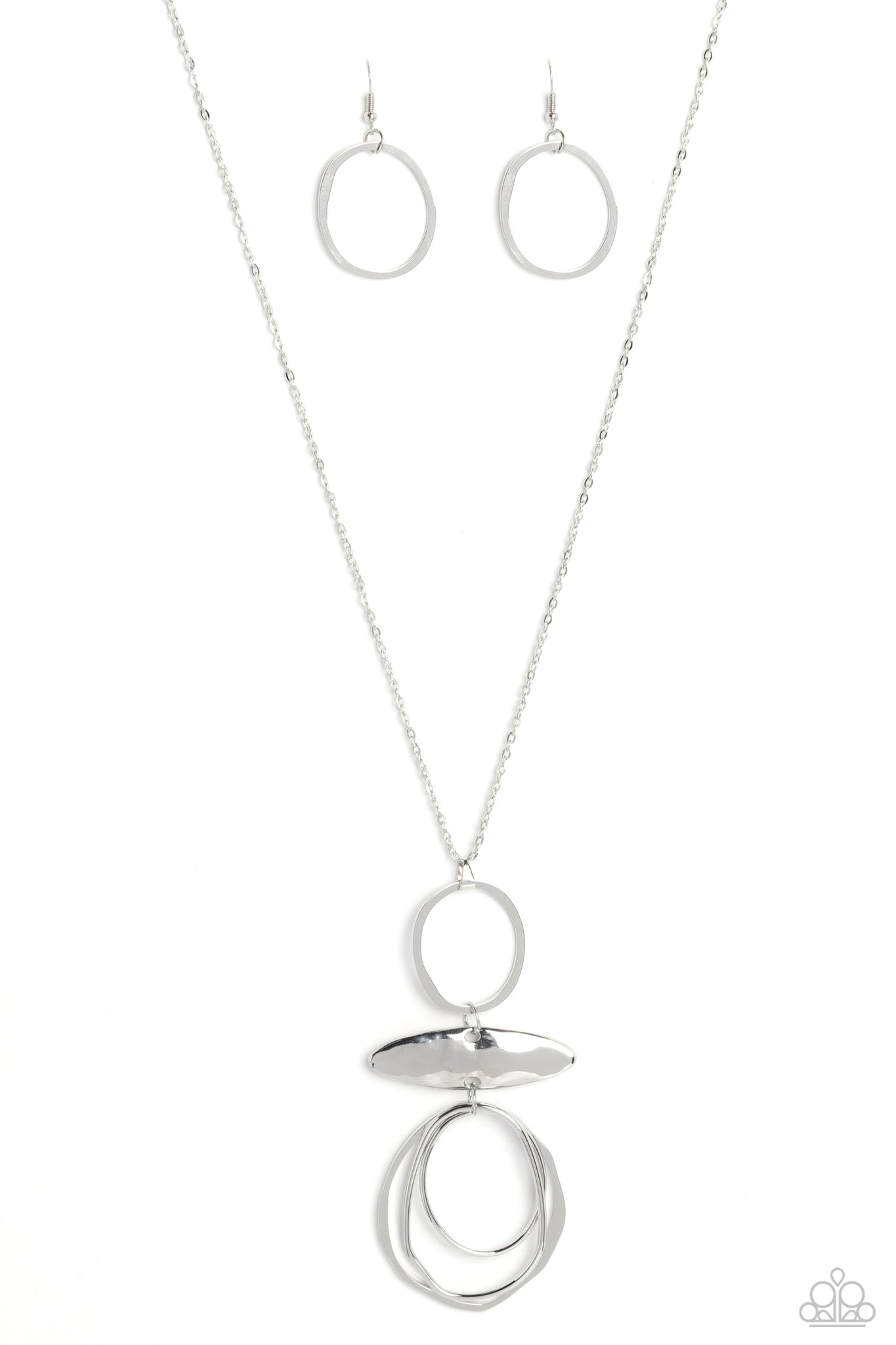 OBLONG OBLIGATO - SILVER OVAL PENDANT NECKLACE - PAPARAZZI