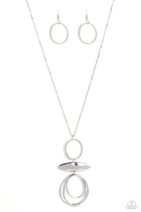 OBLONG OBLIGATO - SILVER OVAL PENDANT NECKLACE - PAPARAZZI