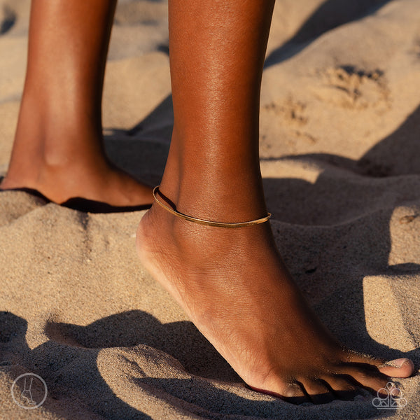 TAN LINES - GOLD FLAT SNAKE CHAIN ANKLET - PAPARAZZI