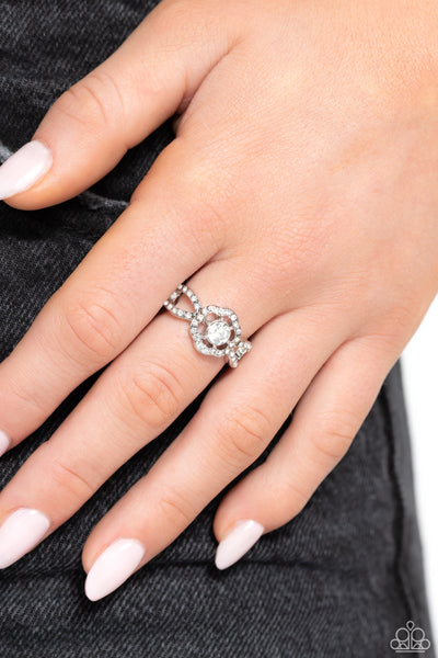 WILL FLOWER - WHITE FLOWER GEM - PAPARAZZI