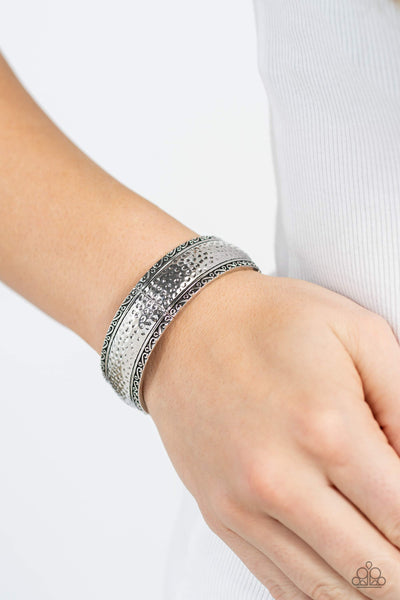 TEXTILE TENOR - SILVER PLATE STRETCHY BRACELET - PAPARAZZI