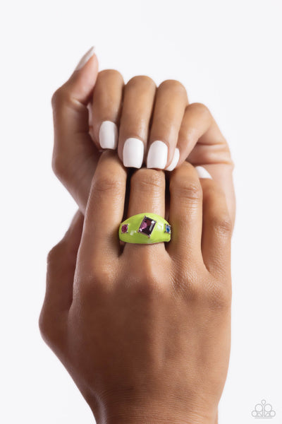 BLINDING BEHAVIOR - GREEN PAINTED COLORFUL GEM RING - PAPARAZZI